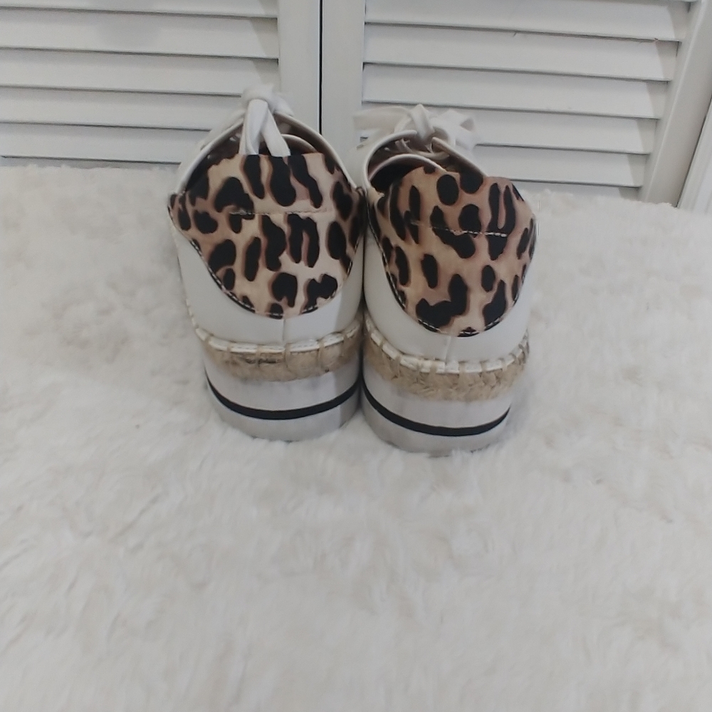 Jennifer Lopez sneaker shoe size 8.5 White & animal print - Picture 3 of 16